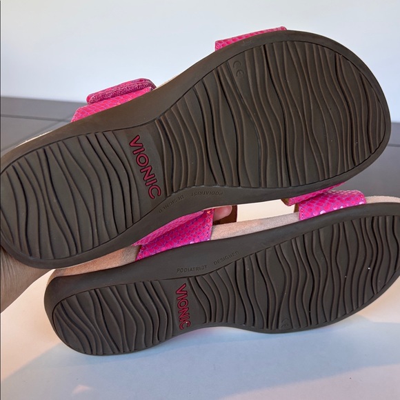 Vionic Pink Randi Sandals. Size 8 - Picture 7 of 7